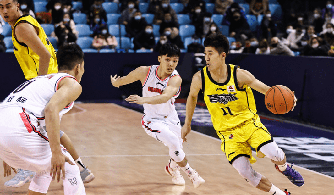 开云体育在线-天津队轻取广州队，易建联带队取胜